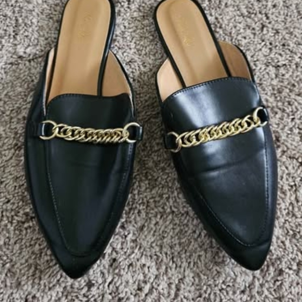 Elegant Black Leather Mules with Gold Chain